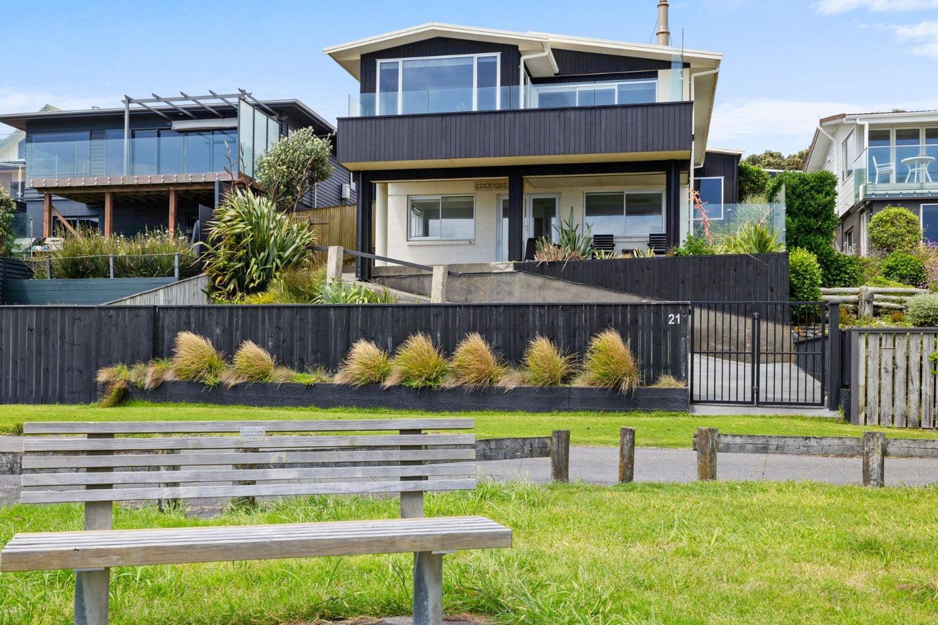 Wow On Wanaka Bay Apartment New Plymouth Exterior foto